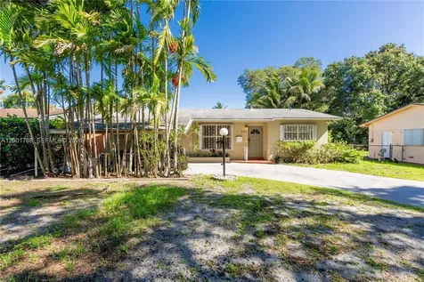 565 NE 160th Terrace Miami FL 33162
