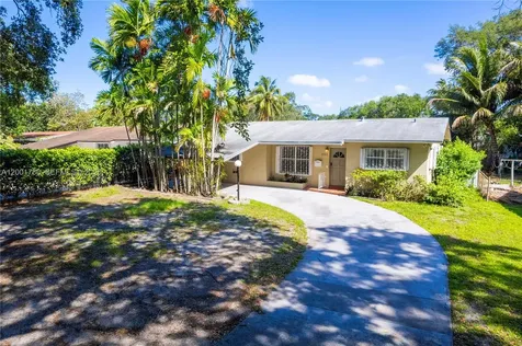 565 NE 160th Terrace Miami FL 33162