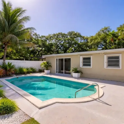 565 NE 160th Terrace Miami FL 33162