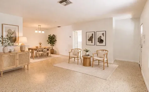 565 NE 160th Terrace Miami FL 33162