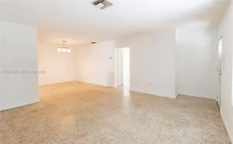 565 NE 160th Terrace Miami FL 33162