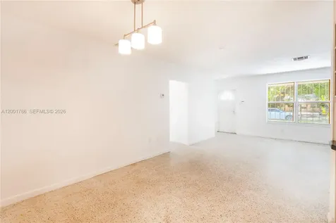 565 NE 160th Terrace Miami FL 33162