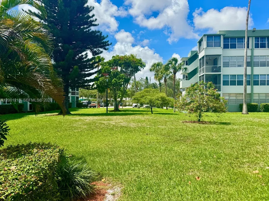 2741 Taft Street Hollywood FL 33020