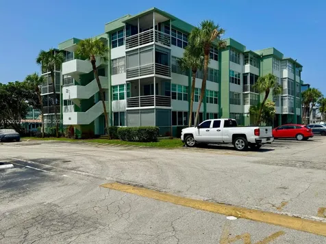 2741 Taft Street Hollywood FL 33020