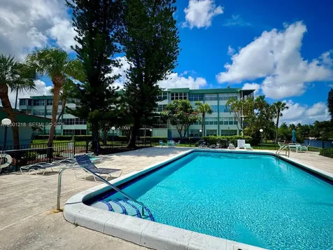2741 Taft Street Hollywood FL 33020