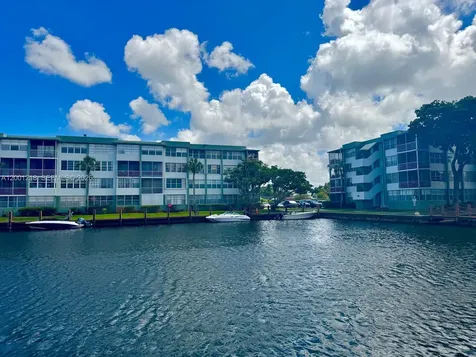 2741 Taft Street Hollywood FL 33020