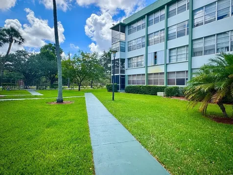 2741 Taft Street Hollywood FL 33020