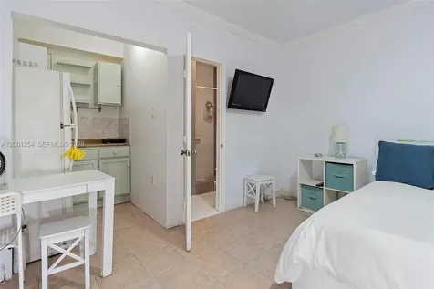 19751 SW 84th Avenue Cutler Bay FL 33189