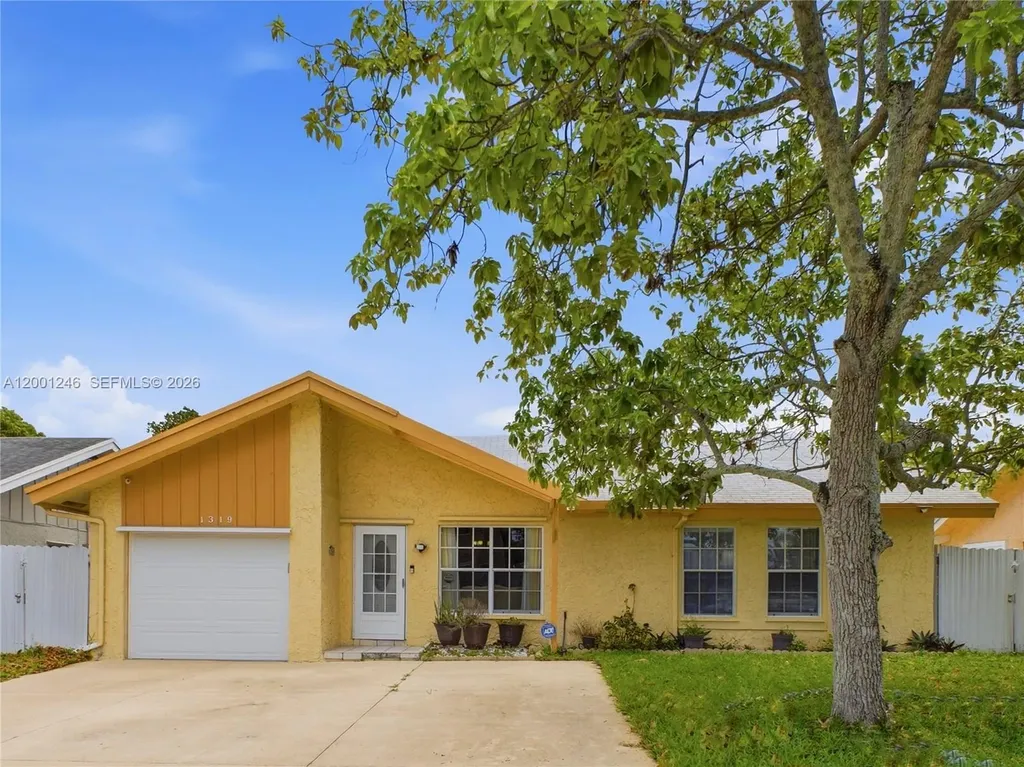 1319 SW 74th Avenue North Lauderdale FL 33068