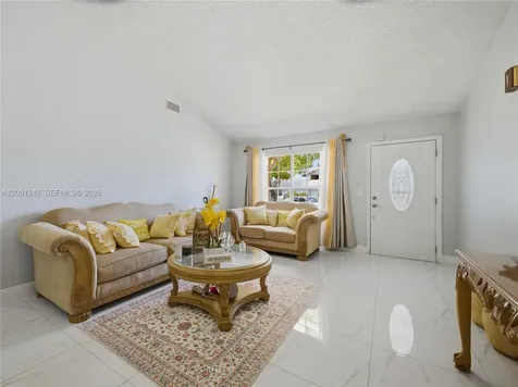 1319 SW 74th Avenue North Lauderdale FL 33068