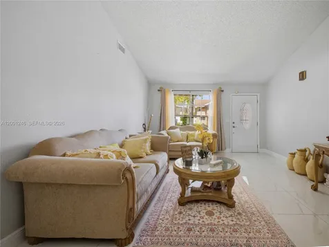 1319 SW 74th Avenue North Lauderdale FL 33068