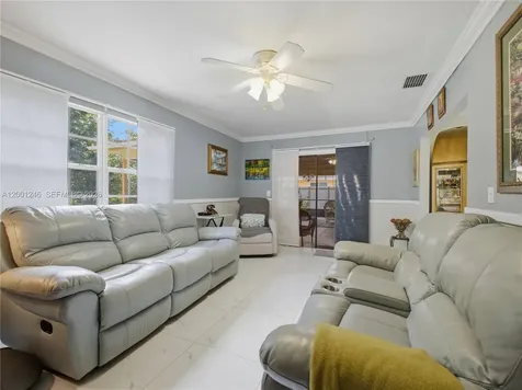 1319 SW 74th Avenue North Lauderdale FL 33068