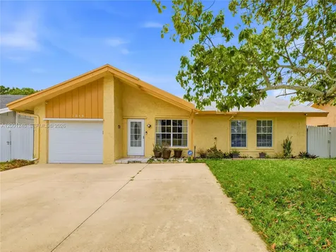 1319 SW 74th Avenue North Lauderdale FL 33068