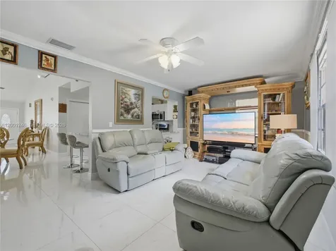 1319 SW 74th Avenue North Lauderdale FL 33068