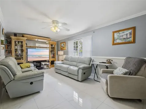 1319 SW 74th Avenue North Lauderdale FL 33068