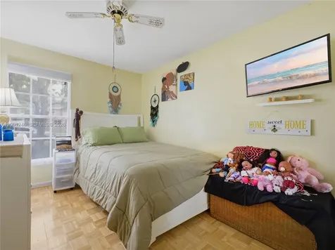 1319 SW 74th Avenue North Lauderdale FL 33068