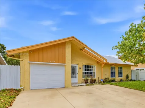 1319 SW 74th Avenue North Lauderdale FL 33068