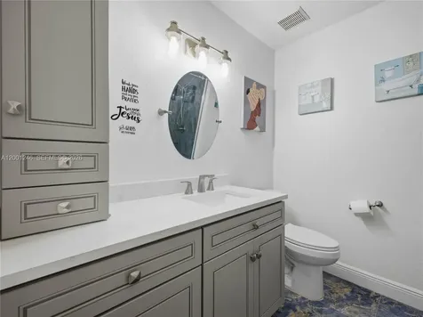 1319 SW 74th Avenue North Lauderdale FL 33068