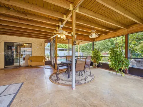 1319 SW 74th Avenue North Lauderdale FL 33068