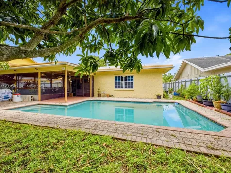 1319 SW 74th Avenue North Lauderdale FL 33068