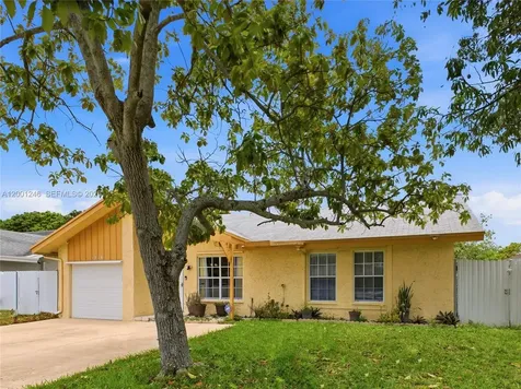 1319 SW 74th Avenue North Lauderdale FL 33068