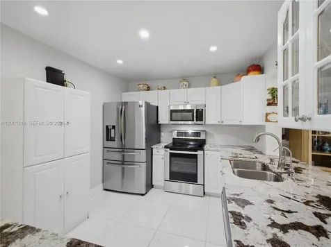 1319 SW 74th Avenue North Lauderdale FL 33068