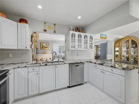 1319 SW 74th Avenue North Lauderdale FL 33068
