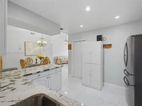 1319 SW 74th Avenue North Lauderdale FL 33068