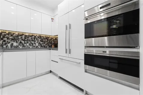 20301 W Country Club Drive Aventura FL 33180