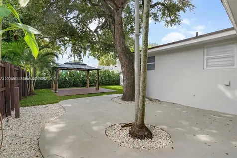 212 NW 103rd Street Miami FL 33150