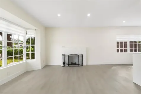 212 NW 103rd Street Miami FL 33150
