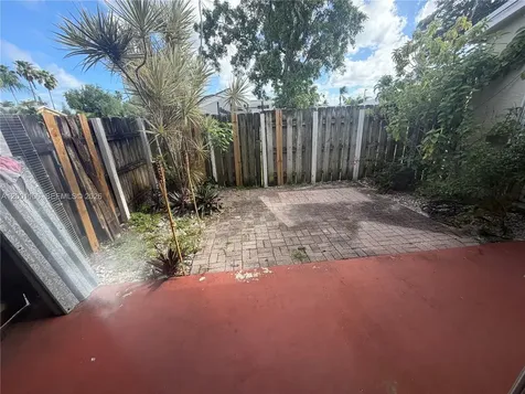960 NE 214th Lane Miami FL 33179