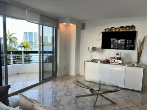 3600 Mystic Pointe Drive Aventura FL 33180