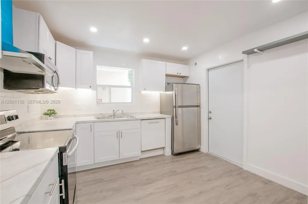 300 S Luna Court Hollywood FL 33021