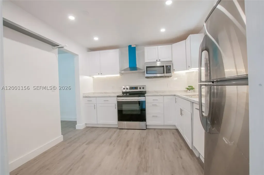 300 S Luna Court Hollywood FL 33021