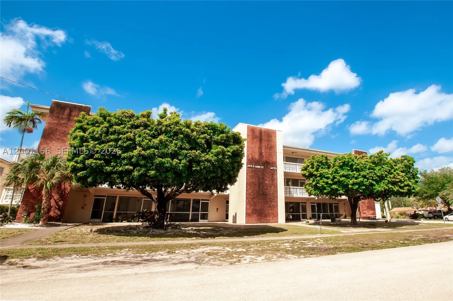 300 S Luna Court Hollywood FL 33021