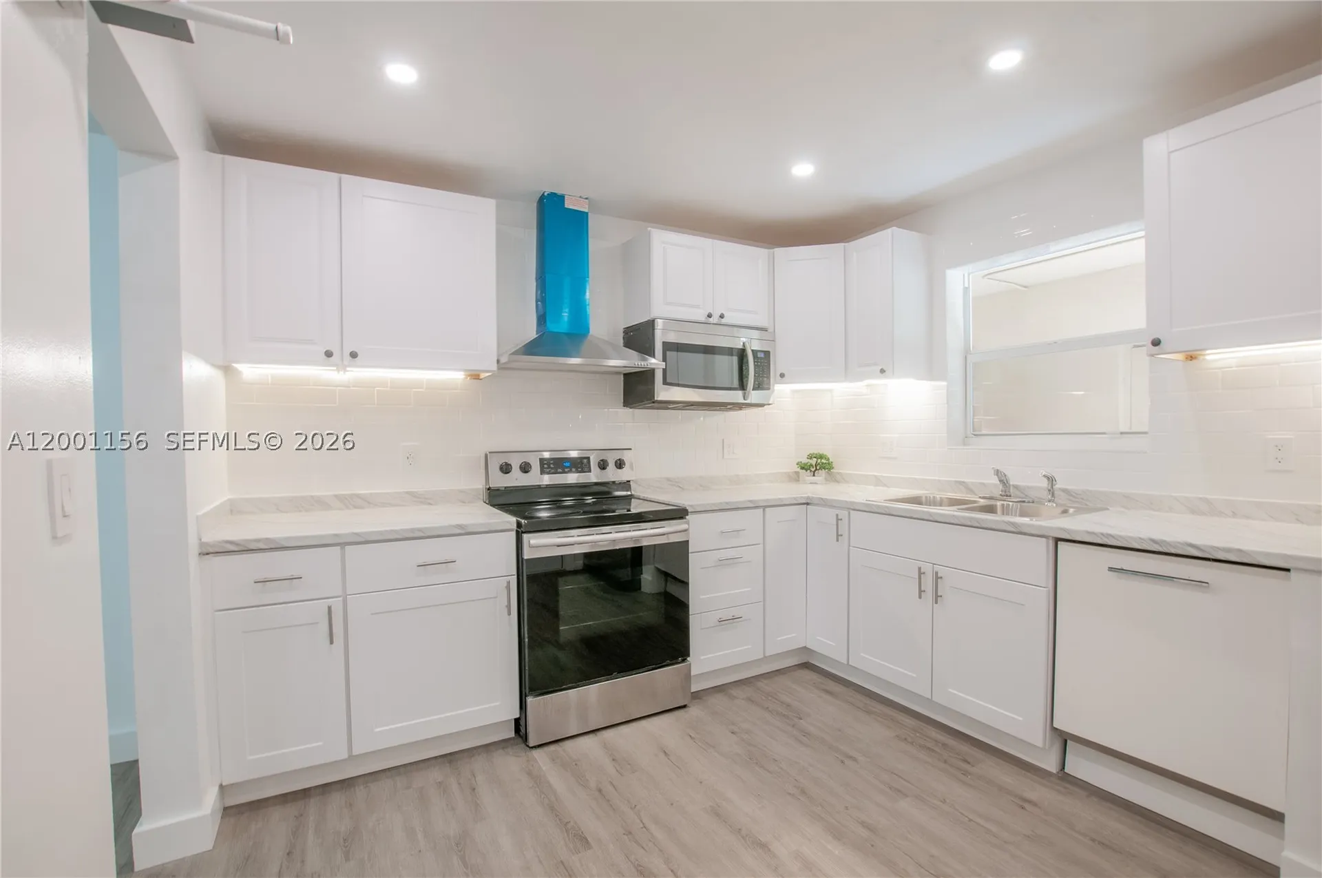300 S Luna Court Hollywood FL 33021