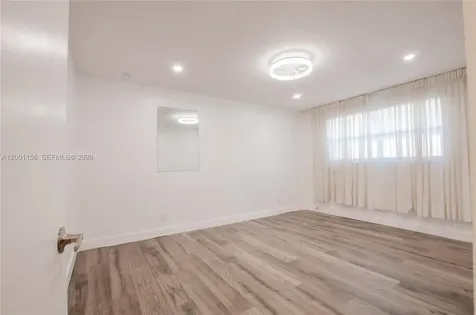 300 S Luna Court Hollywood FL 33021