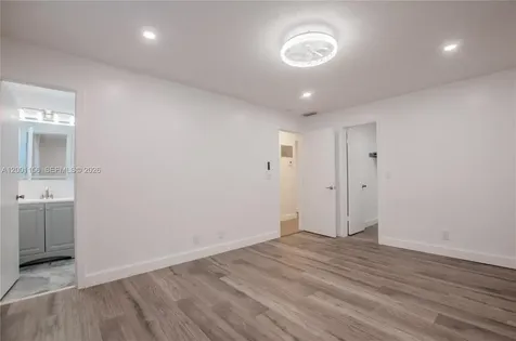 300 S Luna Court Hollywood FL 33021