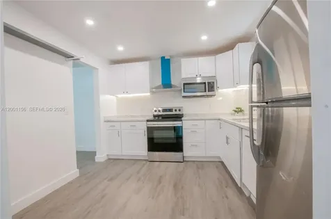 300 S Luna Court Hollywood FL 33021