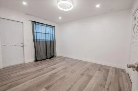 300 S Luna Court Hollywood FL 33021