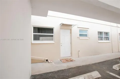 300 S Luna Court Hollywood FL 33021