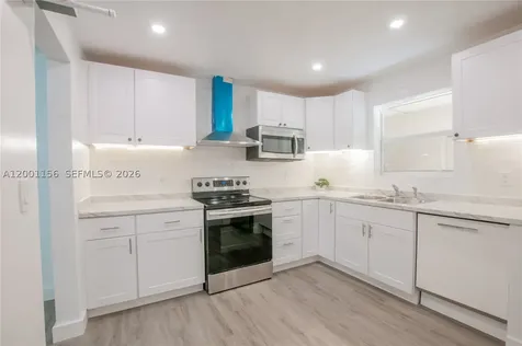 300 S Luna Court Hollywood FL 33021