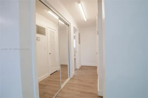 300 S Luna Court Hollywood FL 33021