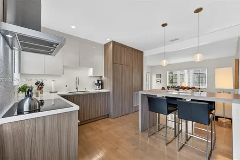 1205 Meridian Avenue Miami Beach FL 33139