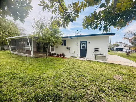 9051 SW 200th Street Cutler Bay FL 33157