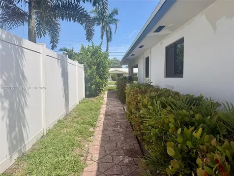 2730 NE 7th Street Pompano Beach FL 33062
