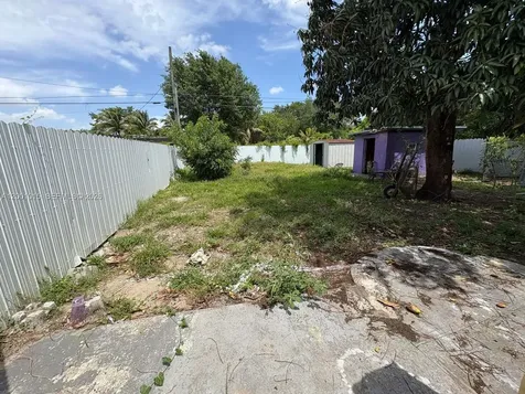2531 NW 88th Street Miami FL 33147