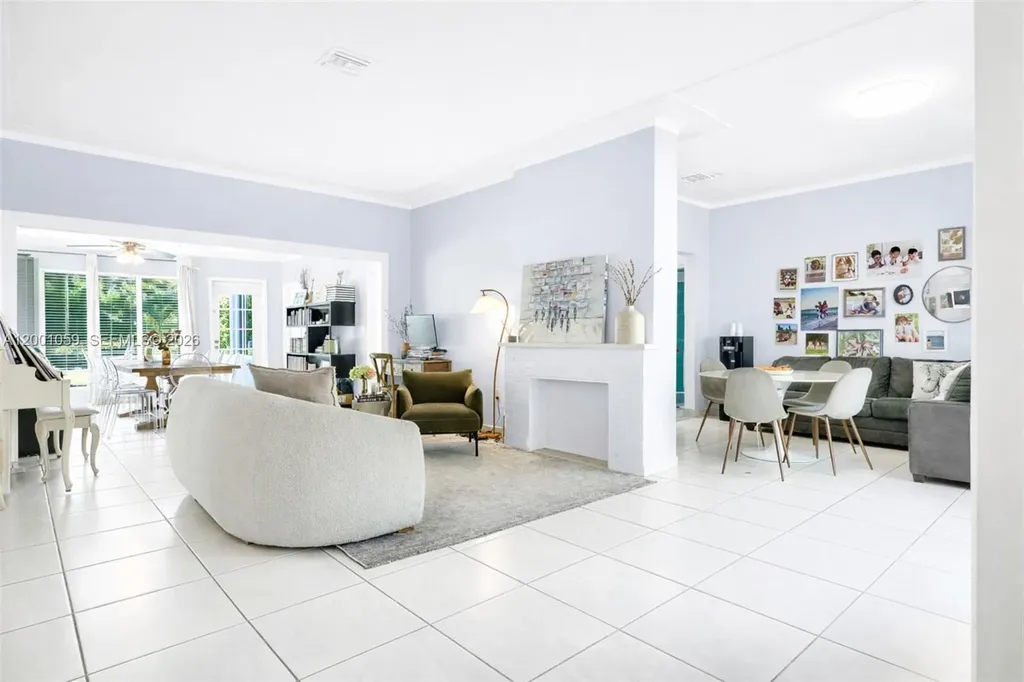 820 W 43rd Court Miami Beach FL 33140