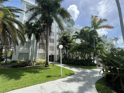 496 NW 165th Street Road Miami FL 33169
